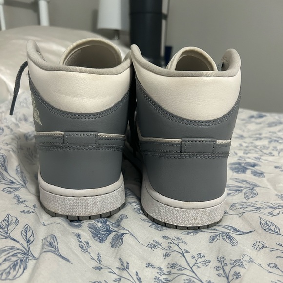 Nike grey and white womens size 8.5 Jordan mids. - Picture 5 of 5